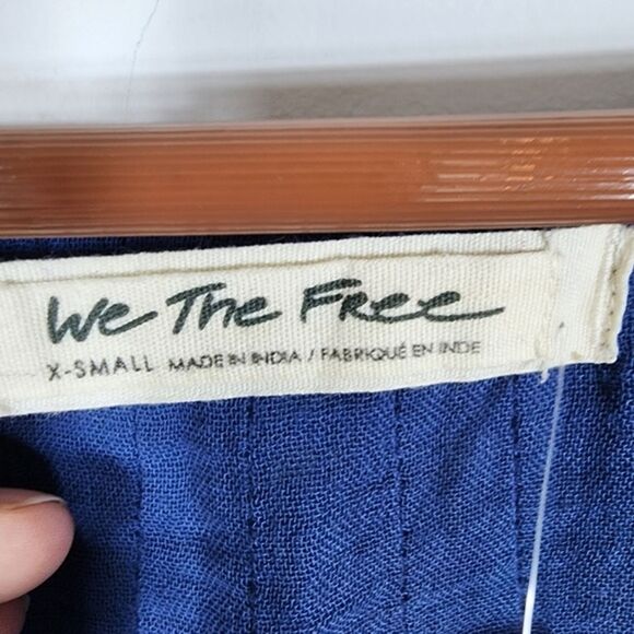 NWT We The Free Blue Ragged Edge Tie Front Peasant Blouse Size XS - Picture 4 of 4